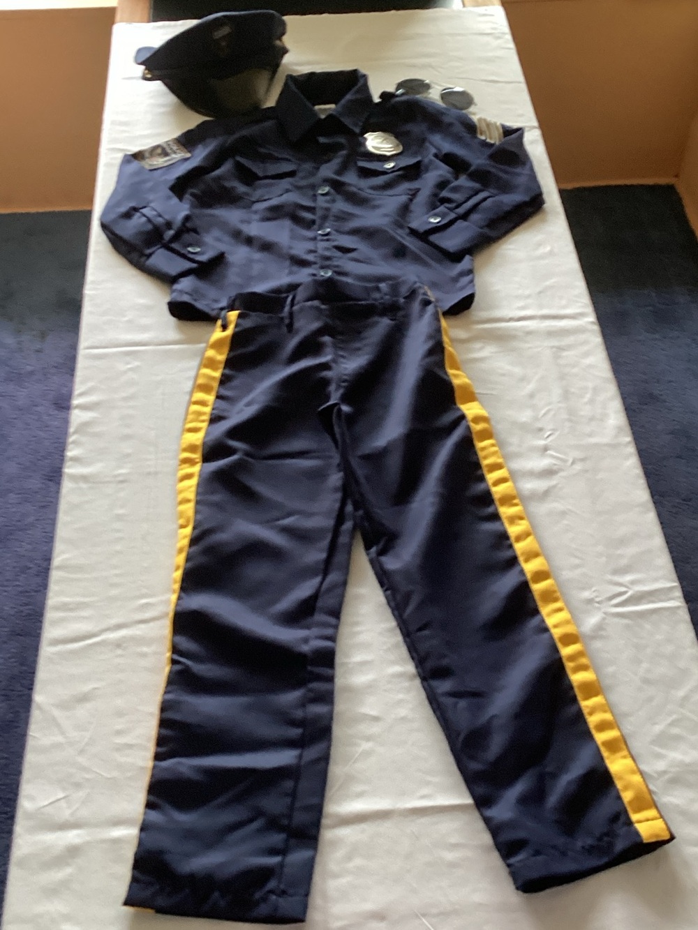 Spirit Deluxe Police Officer Costume - Navy Blue - Picture 4 of 14